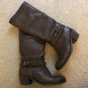 Pikolinos brown leather boots